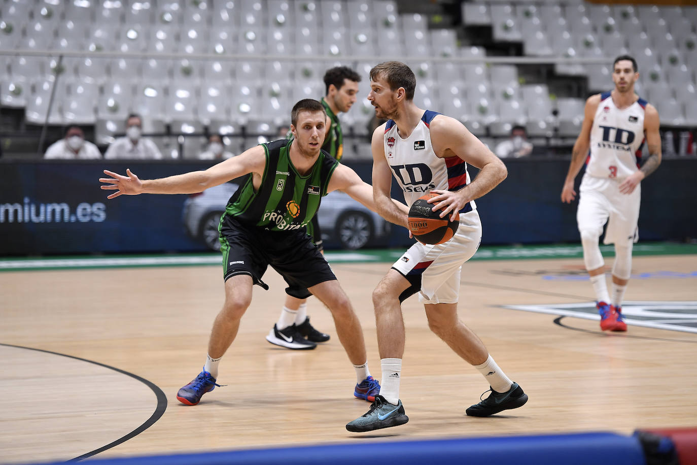 Fotos: El Joventut-Baskonia, en imágenes