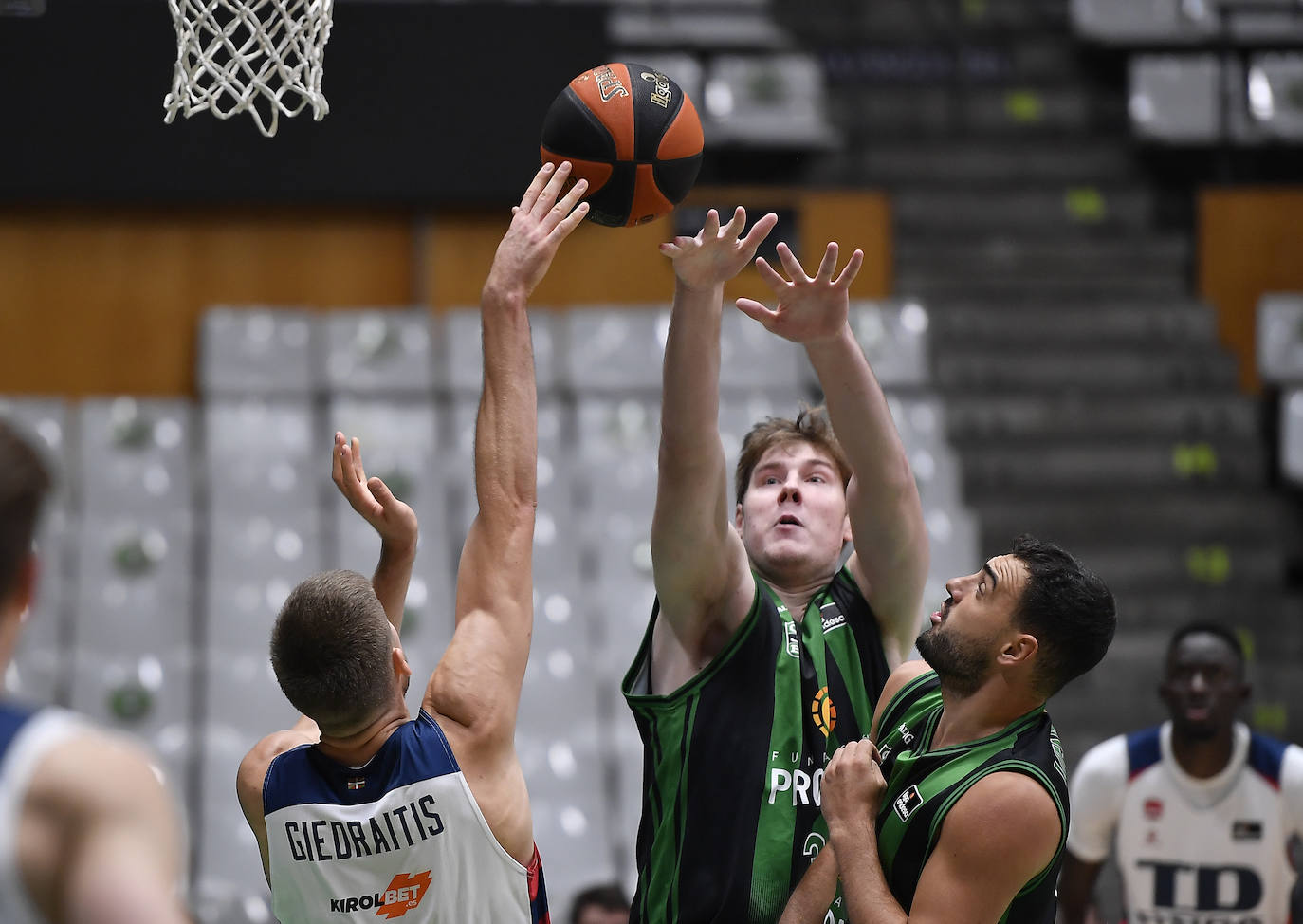 Fotos: El Joventut-Baskonia, en imágenes