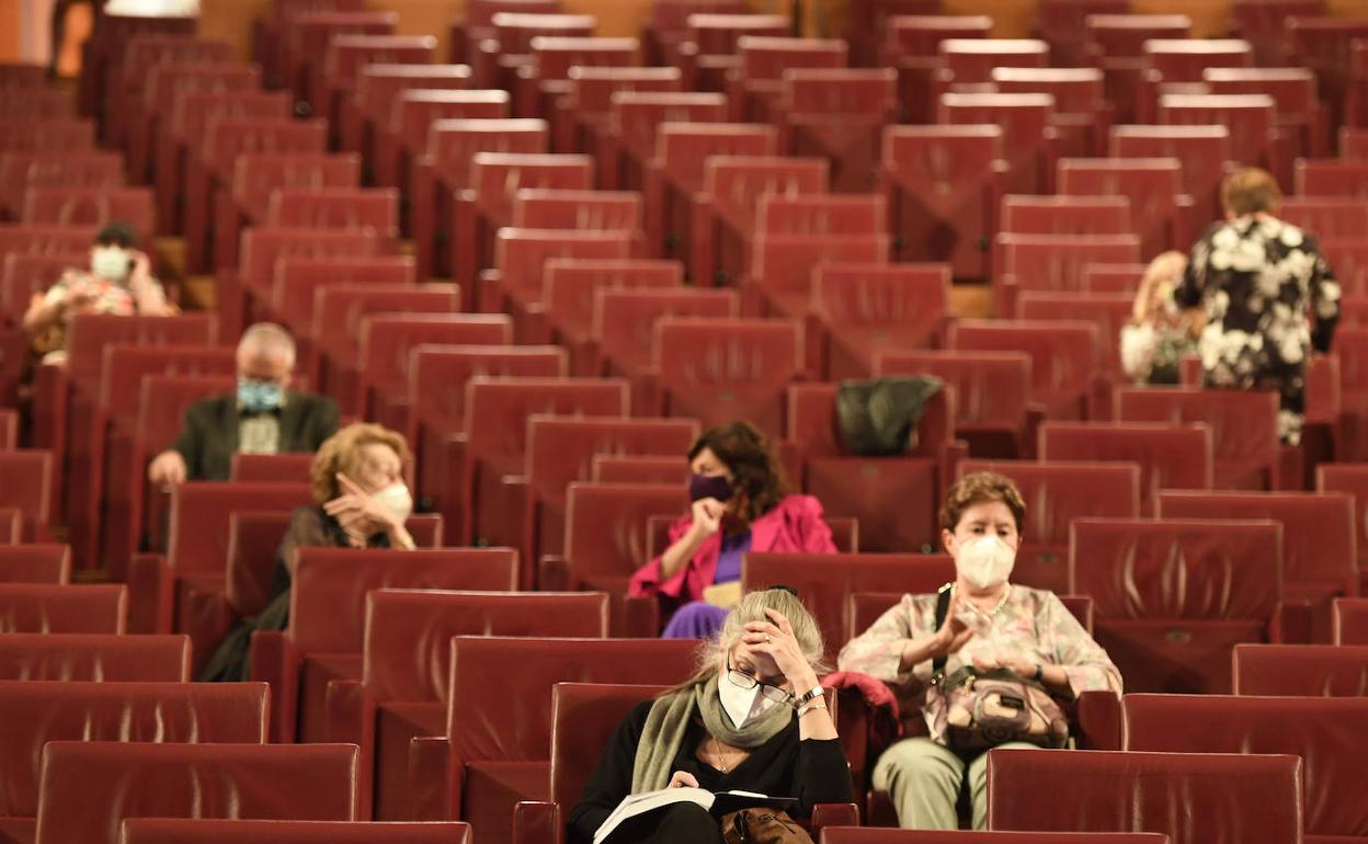 Los cines anulan la última sesión y la ABAO la segunda función de la ópera