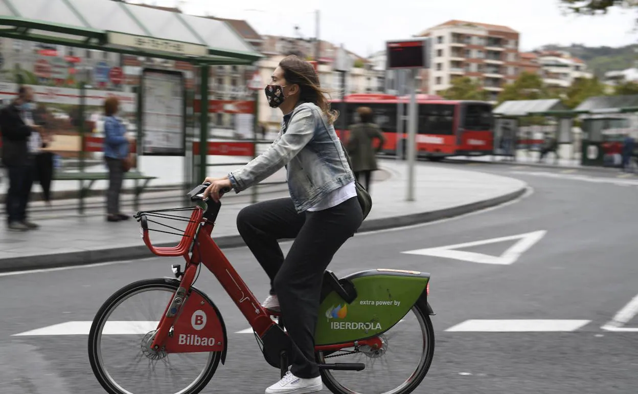 Gil reconoce falta de bicis municipales en horas punta en Bilbao