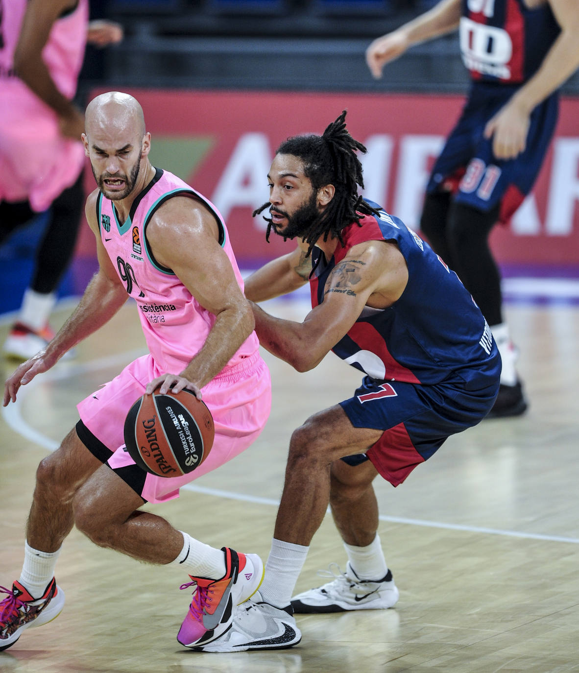 Las fotos del Baskonia - Barcelona de Euroliga. 