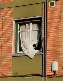 Imagen secundaria 2 - Un herido en la explosión de una bombona de gas en una vivienda de Vitoria