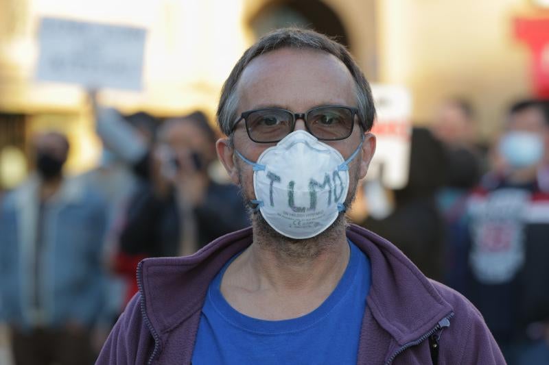 Fotos: La concentración de los negacionistas en Vitoria, en imágenes