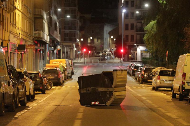 Fotos: La concentración de los negacionistas en Vitoria, en imágenes