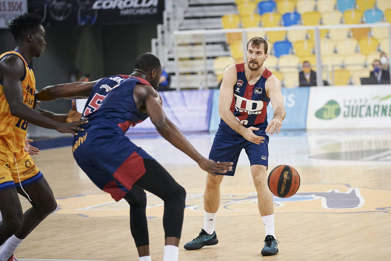 Fotos: El Herbalife Gran Canaria - TD Systems Baskonia de la Liga Endesa, en directo