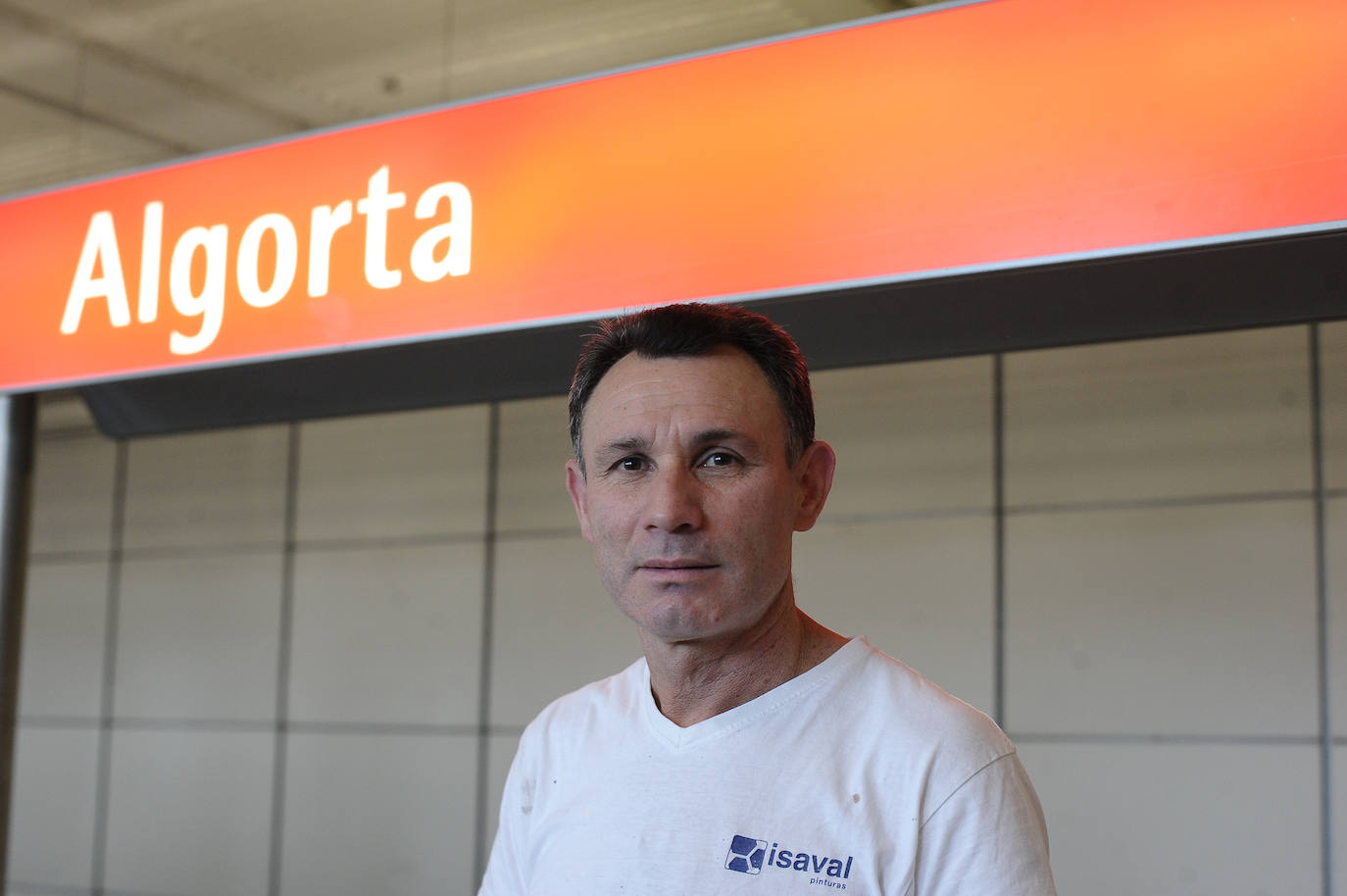 "Viajar subterráneamente es algo único y, si algún día los trenes no llevan conductor, aún más. Hago cuatro viajes al día, voy a comer a casa. Siempre coincido con las horas punta. Me arreglo bien así, además, no tengo coche". 