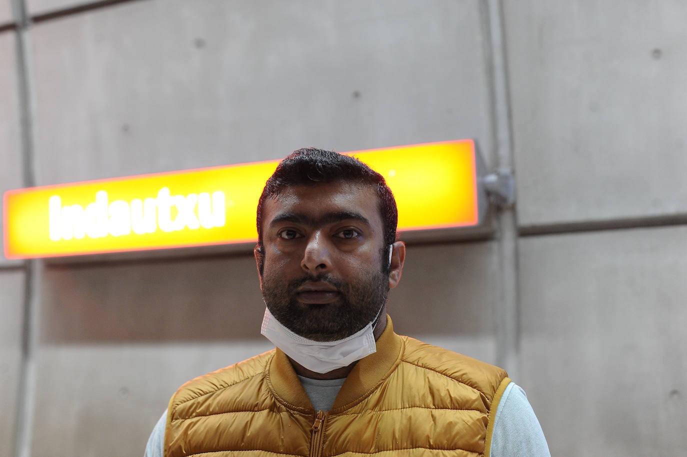 "Ir a Barakaldo desde Bilbao con un solo billete está muy bien. Me alegra que no haya músicos u otro tipo de artistas en las estaciones. Cuando trabajaba en un restaurante de kebabs en el centro de Bilbao me venía fenomenal, ahora lo uso menos porque me pilla más cerca de casa. Es muy limpio y se respira tranquilidad". 