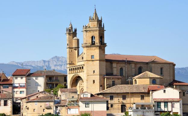 La monumental iglesia de San Andrés, en Elciego.