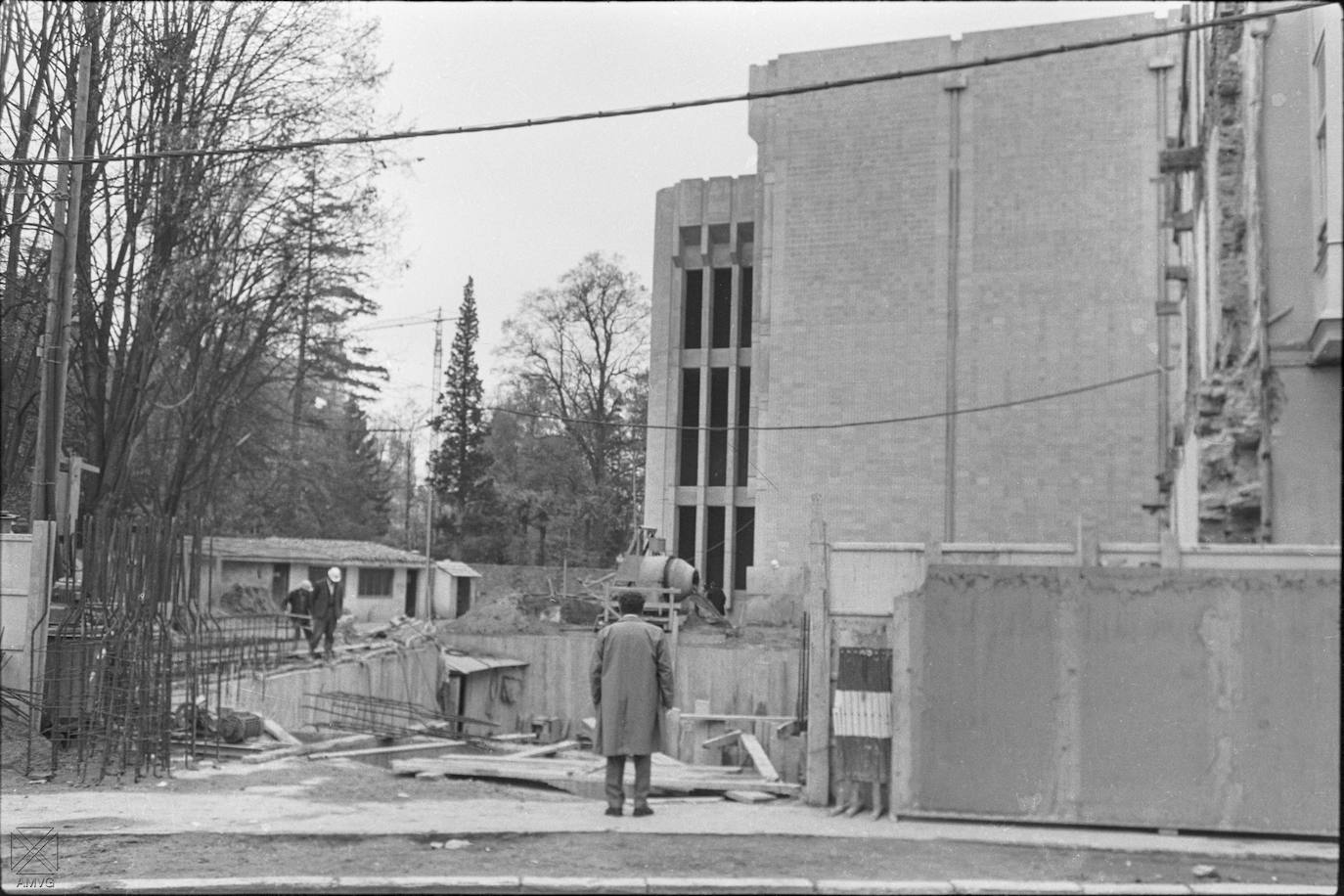 Obras de construcción del edificio de la Casa de la Cultura en el parque de La Florida. Hacia 1976.