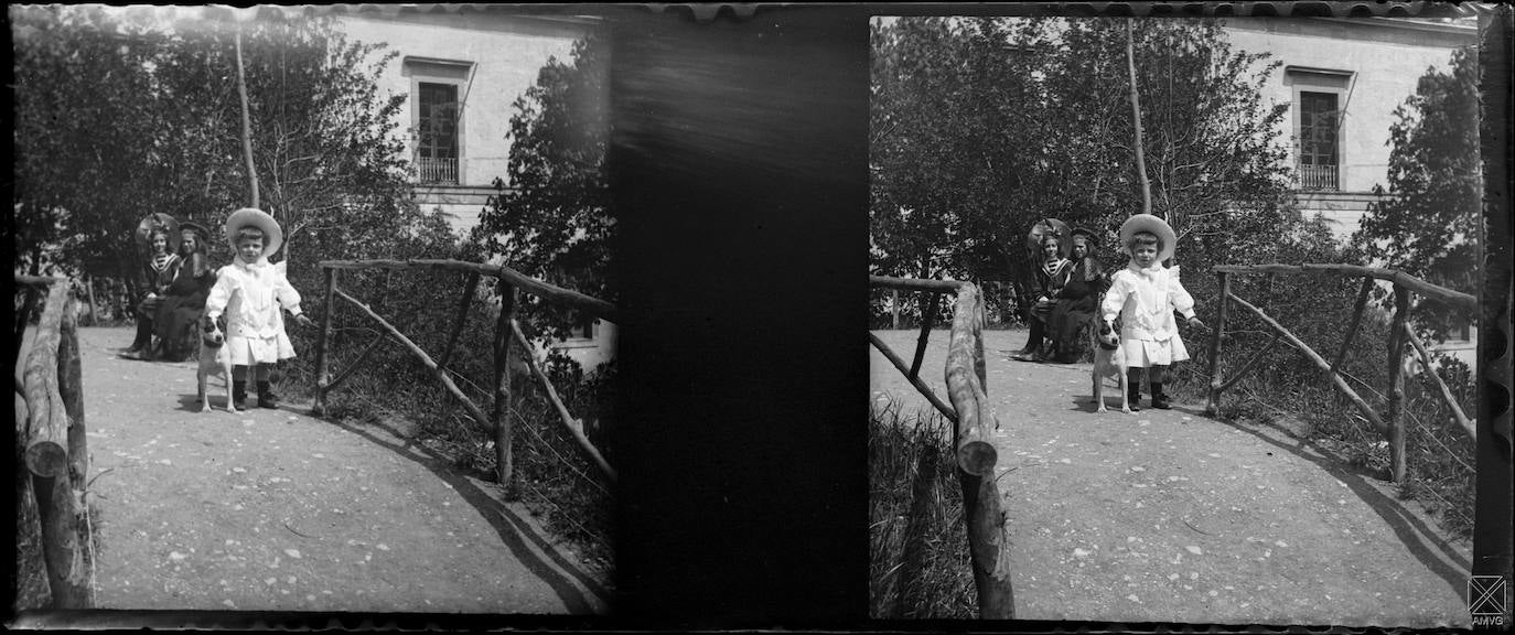 Niñas y niño en el parque de La Florida. Hacia 1905