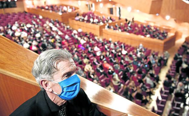 Cines y teatros rehacen sus carteleras para acabar antes de las nueve 