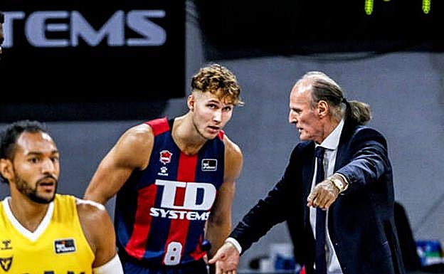 Sedekerskis, escucha una de las directrices de Dusko Ivanovic.