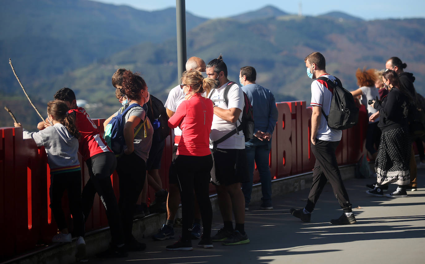 Artxanda ha sido también un buen lugar para pasear y coger aire este domingo. 