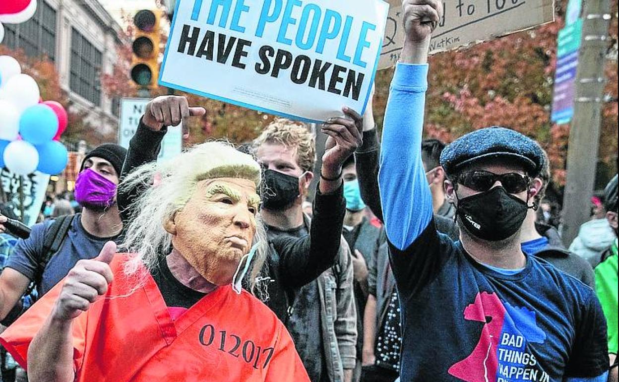 Protesta en contra de Trump, ayer en Filadelfia. 