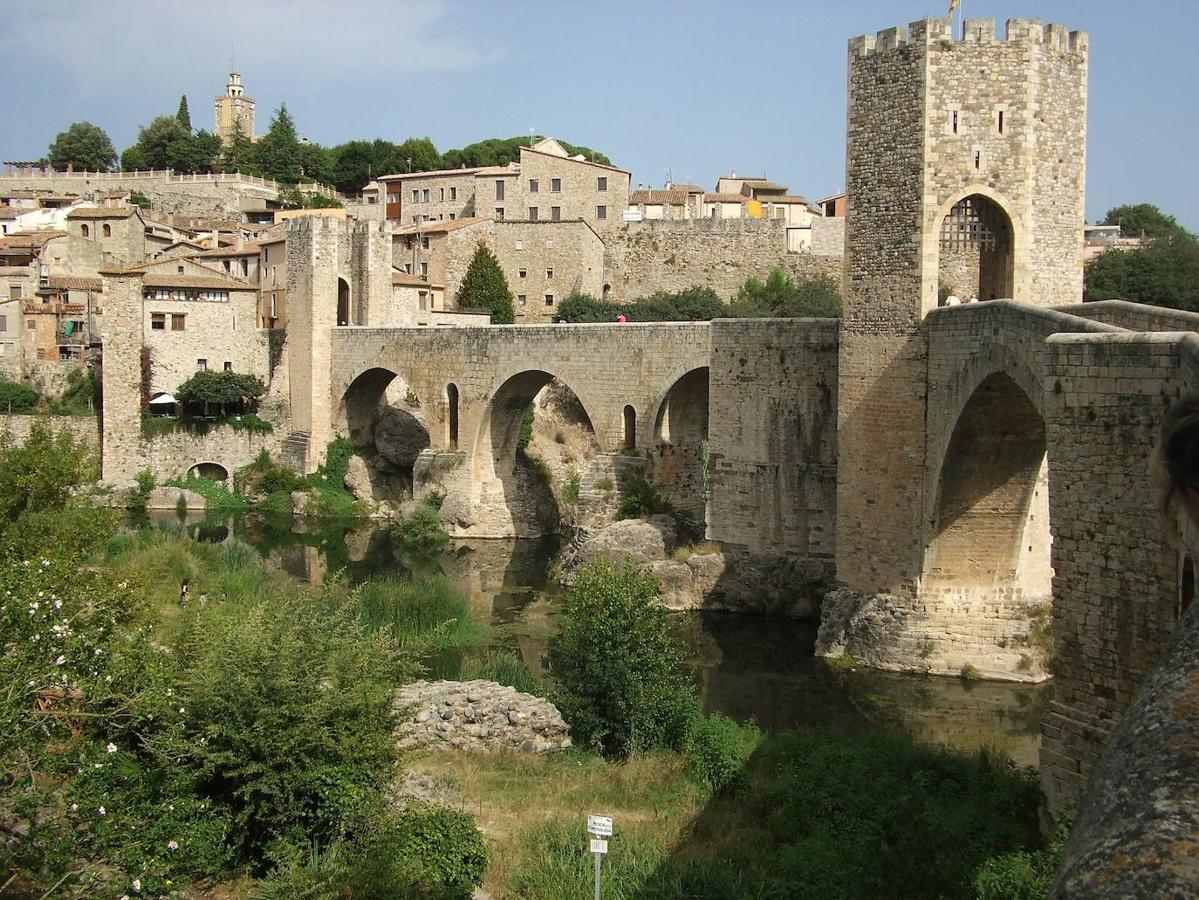 5.- Besalú (Girona, Cataluña) | A 150 metros de altitud, en la comarca de La Garrotxa, se alza Besalú, uno de los conjuntos medievales mejor conservados de Cataluña.