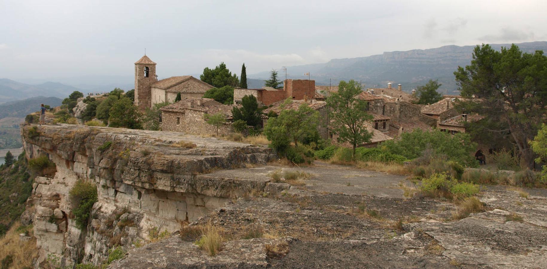 6.- Siurana (Tarragona, Cataluña) | Siurana es, sin duda, uno de los mejores miradores de España. Se asienta sobre un impresionante peñasco de roca caliza rodeado de historia, leyendas y naturaleza.