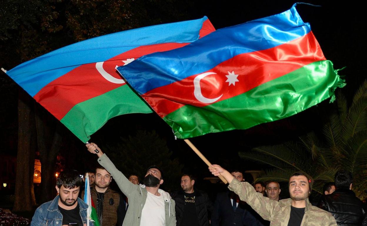 Celebraciones por el anuncio entre Armenia y Azerbaiyán para poner fin a la guerra en Nagorno Karabaj.