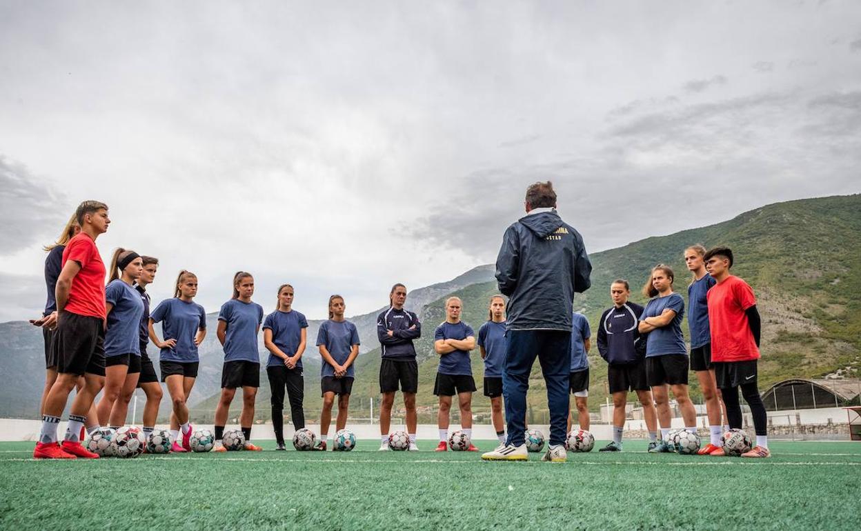 Jugadoras del conjunto bosnio en uno de sus entrenamientos. 