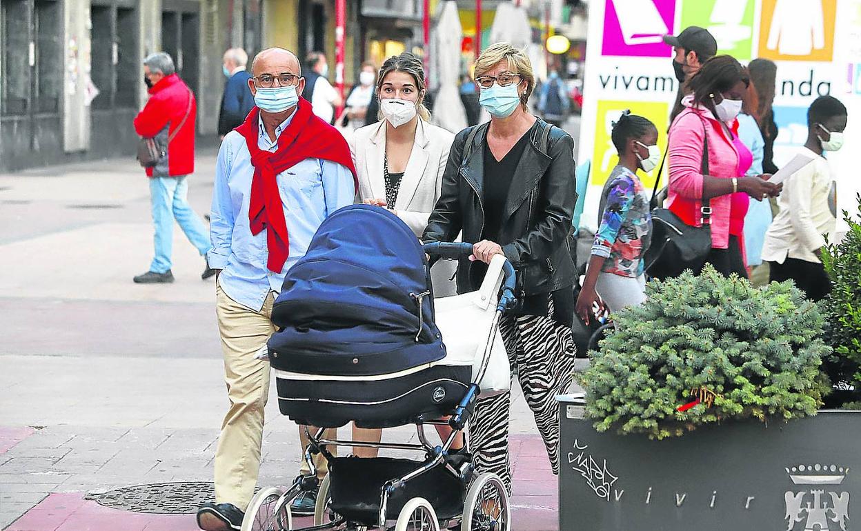 El porcentaje de mujeres es mayor que el de hombres en todos los apartados de la dependencia porque, entre otros factores, cuentan con una mayor esperanza de vida. 