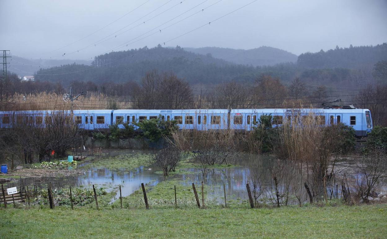 Queman una máquina expendedora de billetes en la estación de tren de Forua