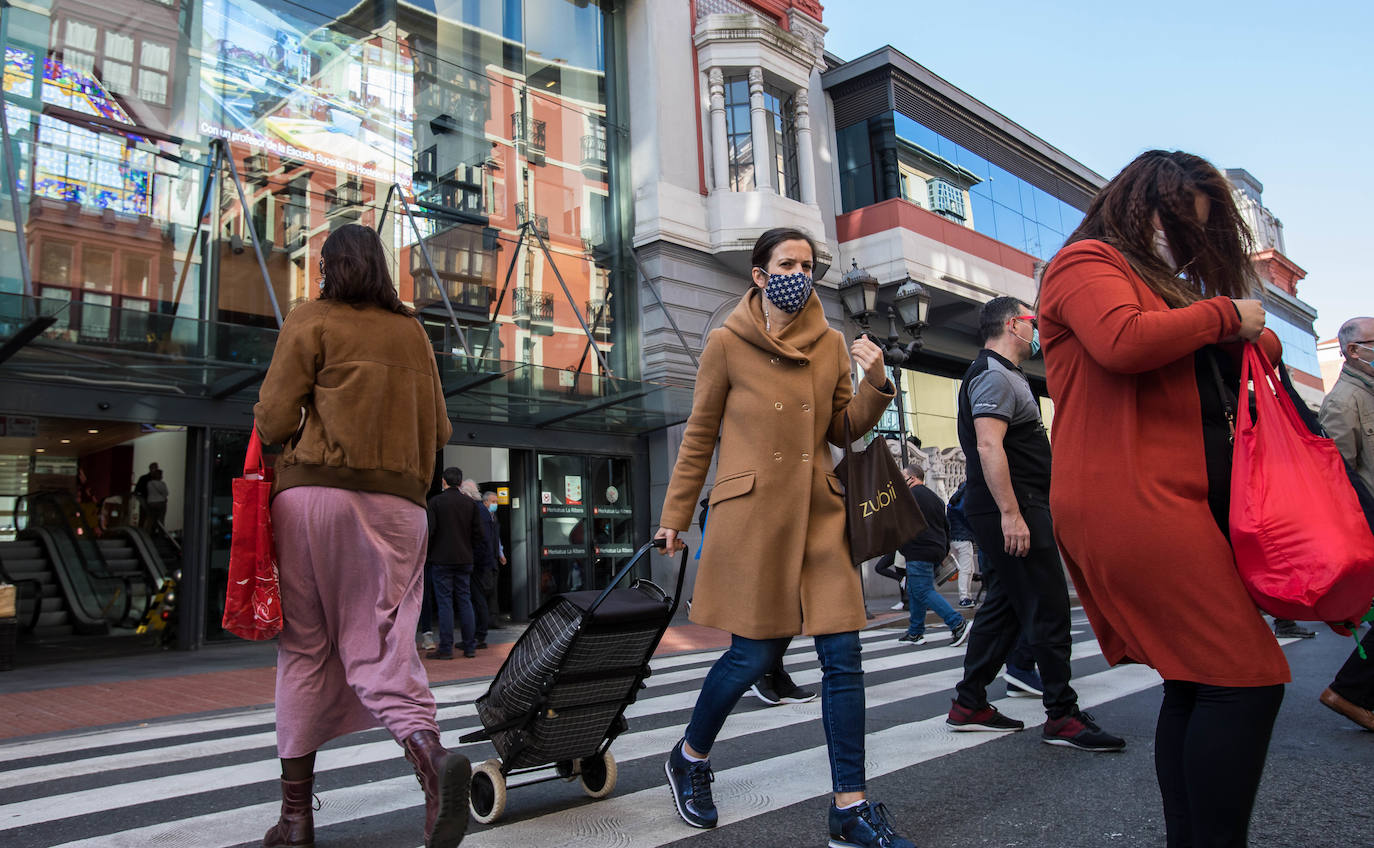 Fotos: Día de compras en Bilbao pese a la pandemia