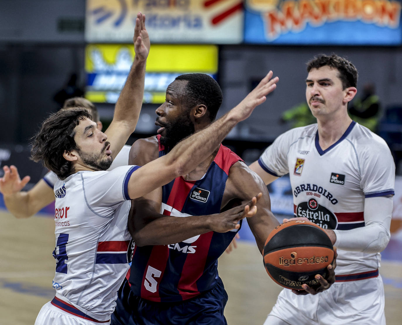 Fotos: Las mejores fotos del TD Systems Baskonia – Monbus Obradoiro