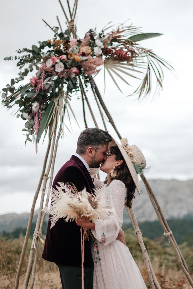 Fotos: La boda alternativa de Ismael (de «El conquistador del fin del mundo») e Iraia en el Valle de Arratia