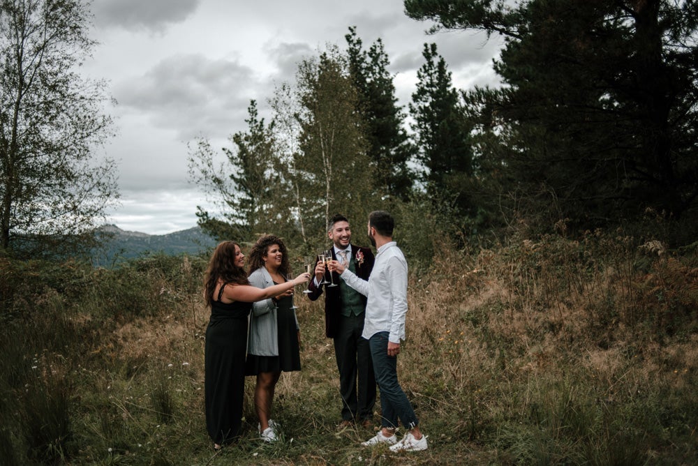 Fotos: La boda alternativa de Ismael (de «El conquistador del fin del mundo») e Iraia en el Valle de Arratia