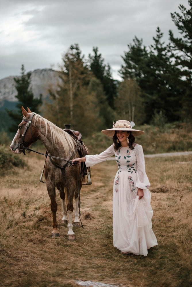 Fotos: La boda alternativa de Ismael (de «El conquistador del fin del mundo») e Iraia en el Valle de Arratia