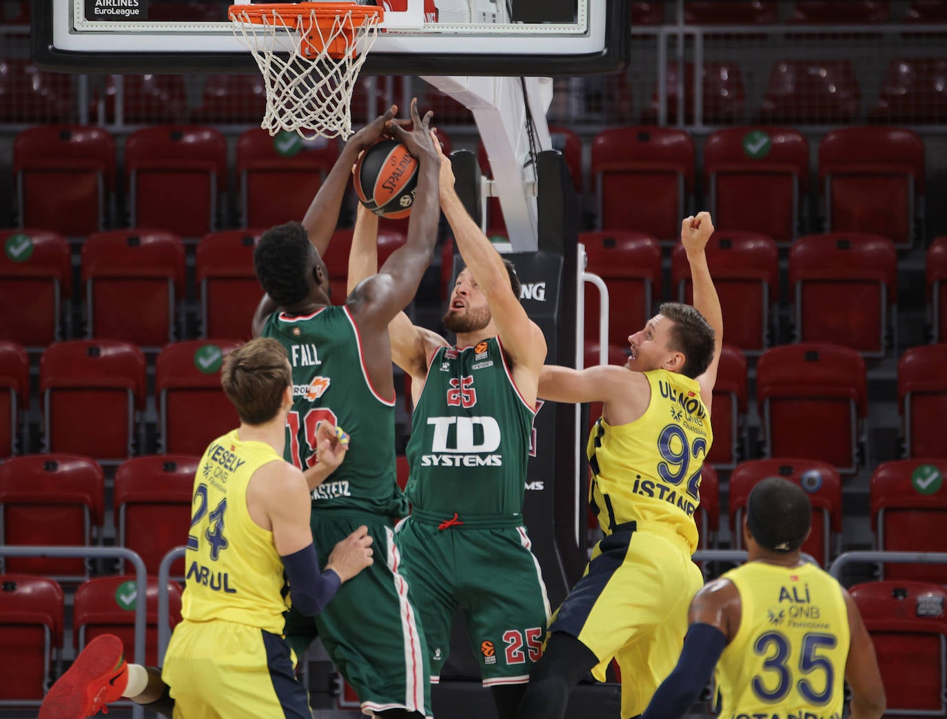 Fotos: El Baskonia-Fenerbahce, en imágenes