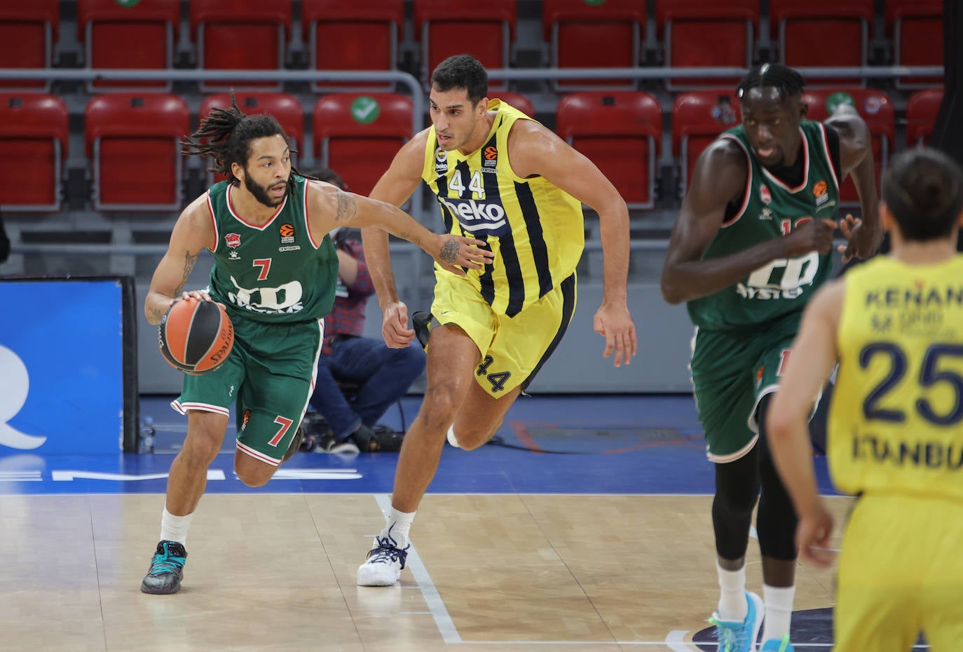Fotos: El Baskonia-Fenerbahce, en imágenes