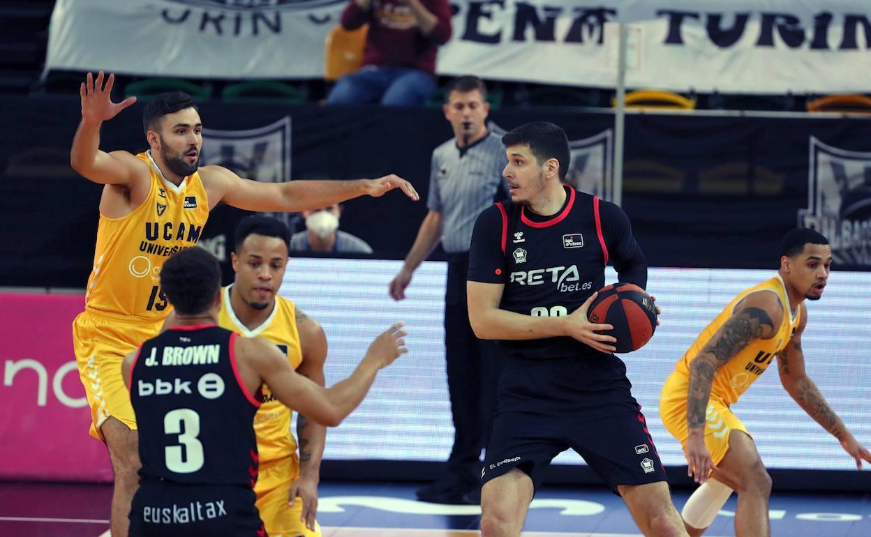 Goran Huskic, en una jugada del partido contra el Murcia del pasado domingo. 