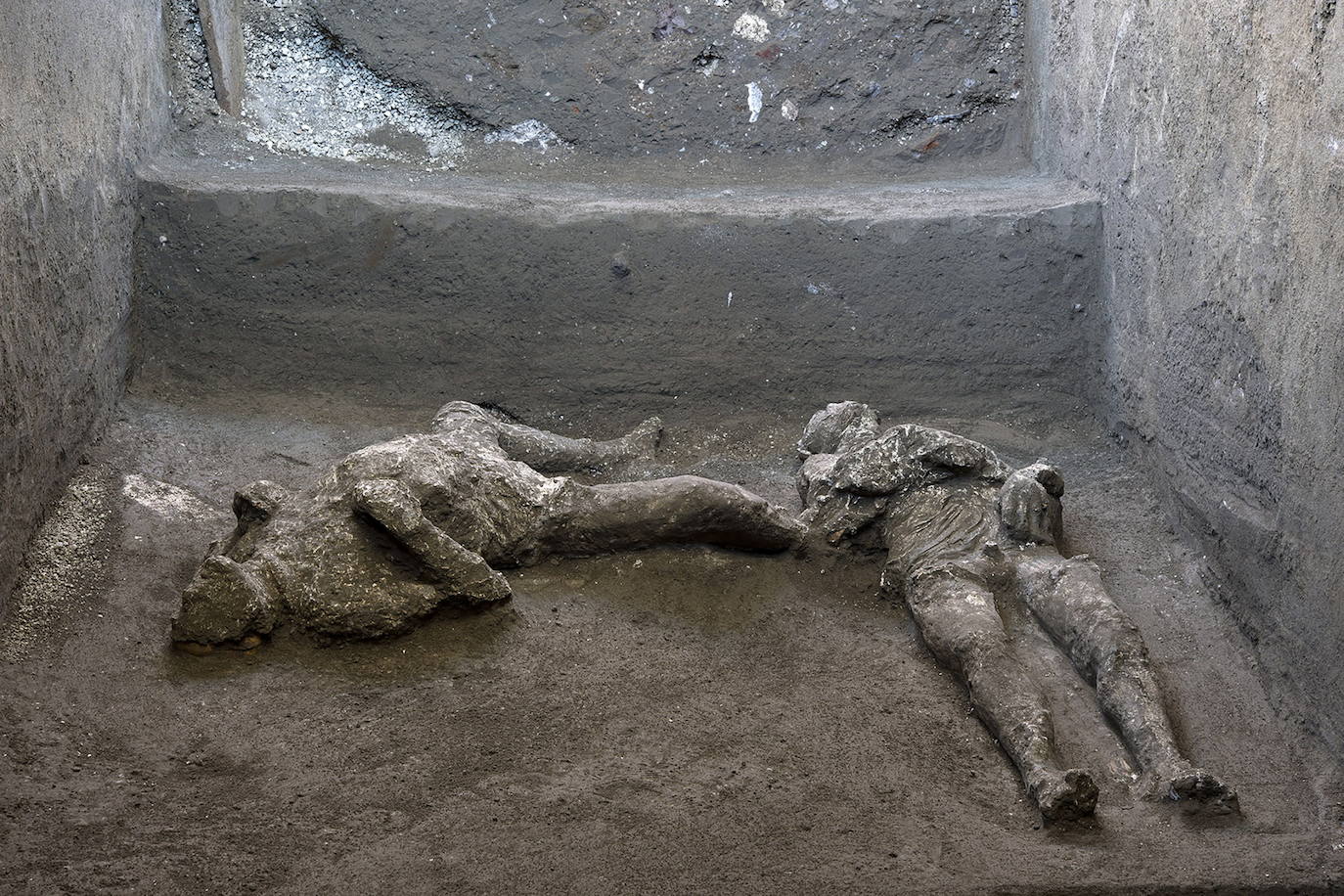 Son los cuerpos casi intactos de dos hombres: amo y esclavo.