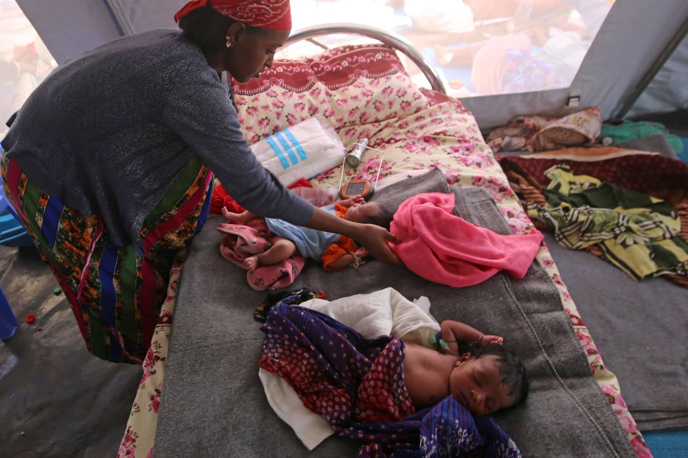 Los refugiados etíopes que huyeron de los combates en el Tigray reciben atención de maternidad en la zona de Hamdayet del estado de Kassala oriental de Sudán.