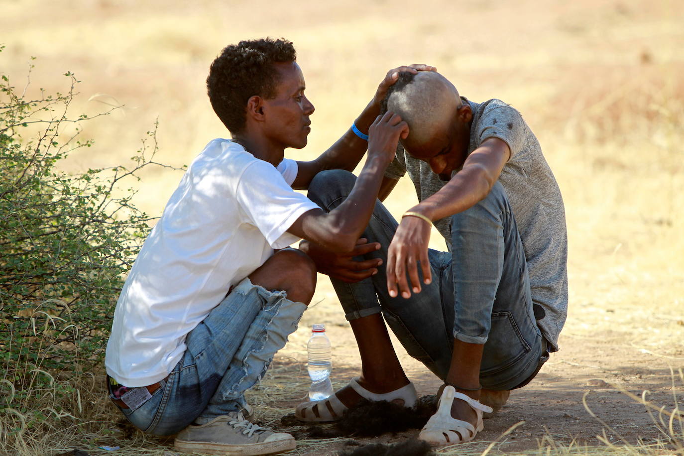 Los refugiados etíopes que huyen de los combates en curso en la región de Tigray son vistos en el campamento de Um-Rakoba, en la frontera entre Sudán y Etiopía, en el estado de Al-Qadarif.