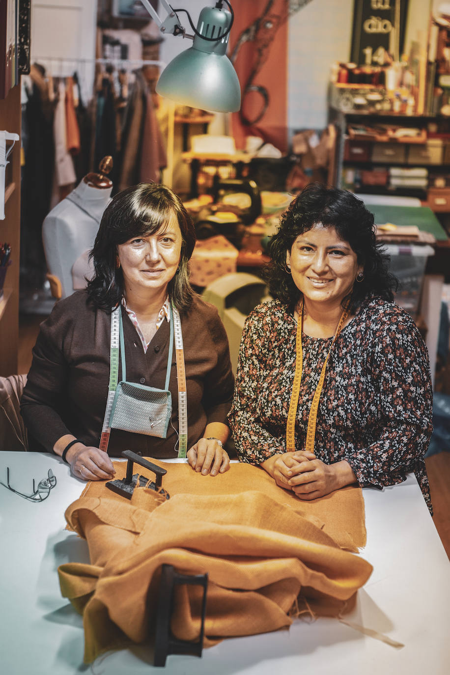 Karina y Mirari regentan la tienda Estudio 14.