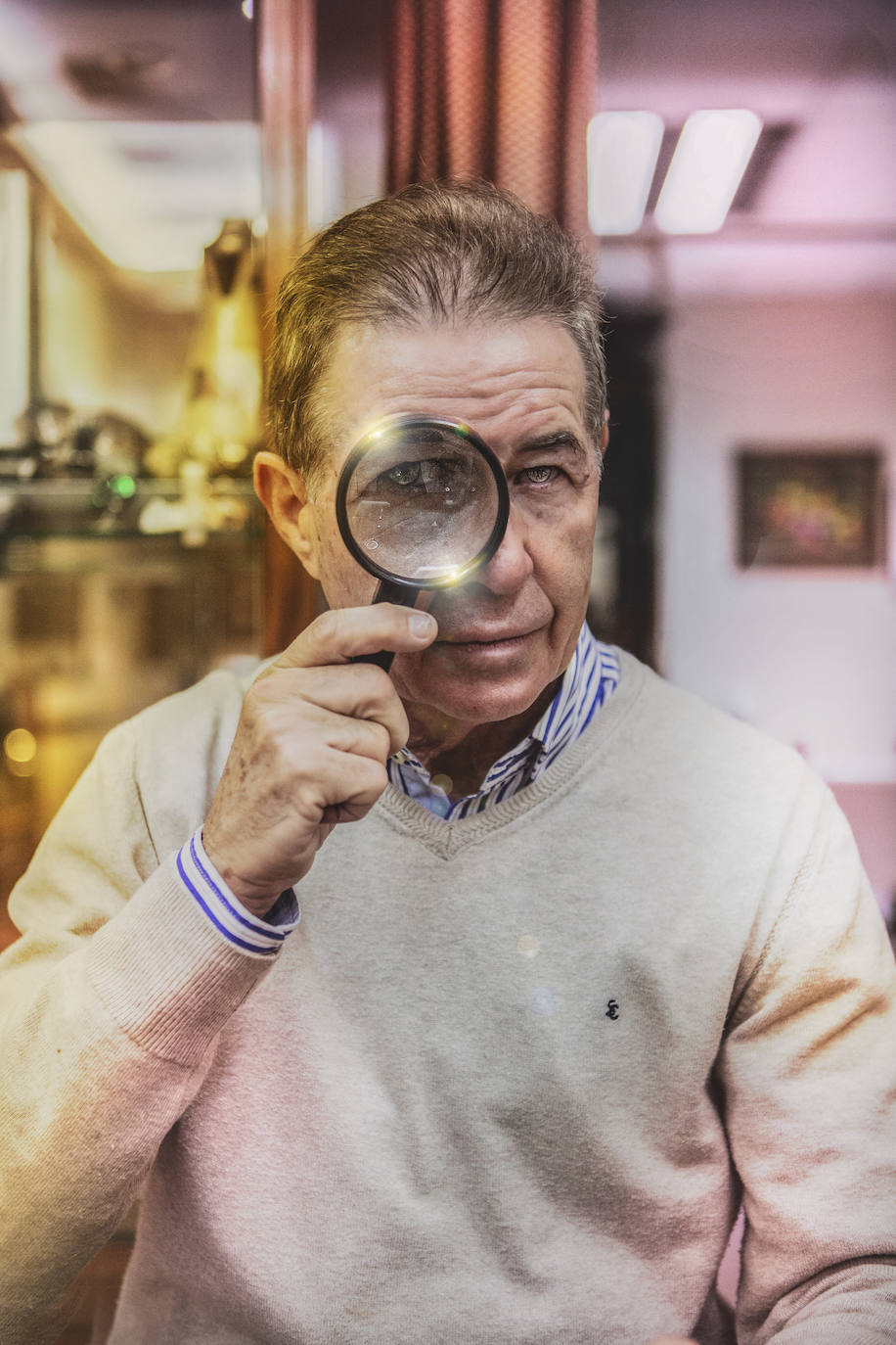 Fernando regenta la joyería-relojería Facundo.