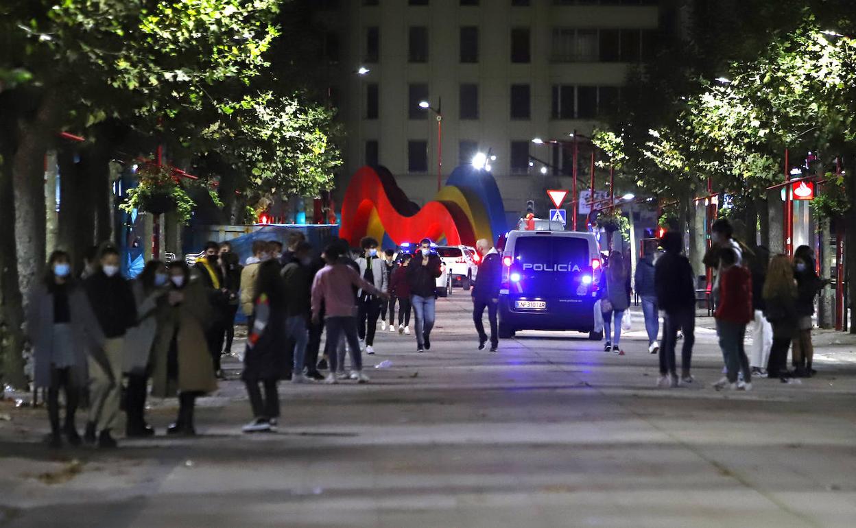 Policía Local y Nacional controlan que se cumplan las medidas. 