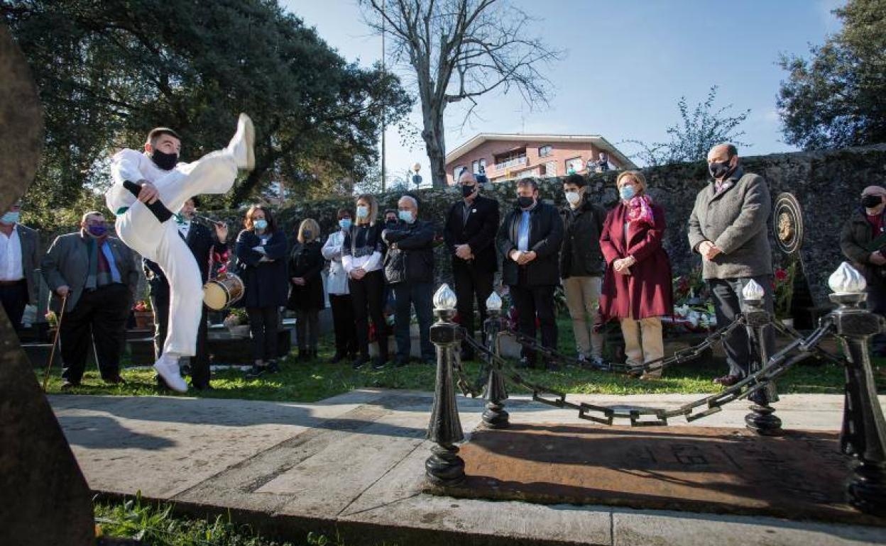 El PNV ha celebrado esta mañana su homenaje anual a Sabino Arana en Sukarrieta. 