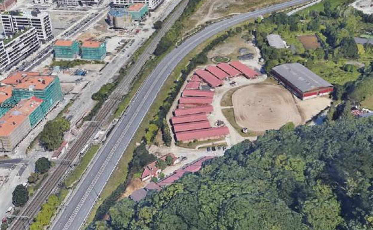 Vista aérea de los terrenos en los que se situará el nuevo cuartel del Ejército en San Sebastián. 