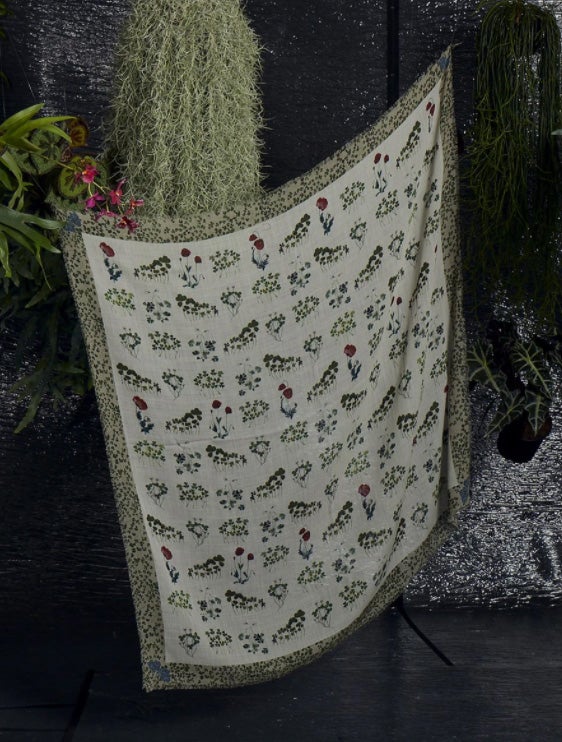 Fotos: El pack de la «Generación del 68» bilbaína: mascarillas con arte y pañuelos a juego