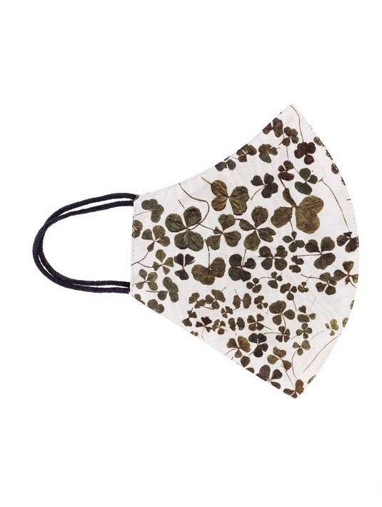 Fotos: El pack de la «Generación del 68» bilbaína: mascarillas con arte y pañuelos a juego