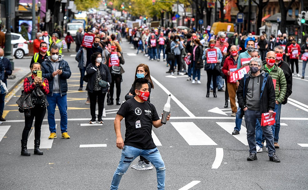 Fotos: Los hosteleros de manifiestan en Bilbao