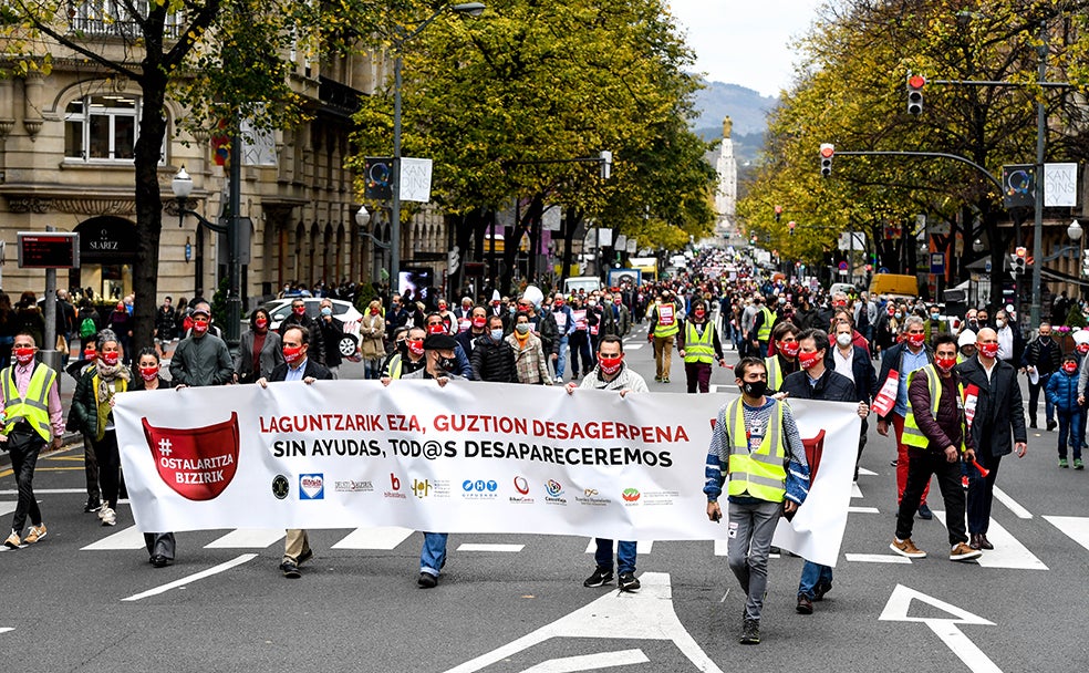 Fotos: Los hosteleros de manifiestan en Bilbao