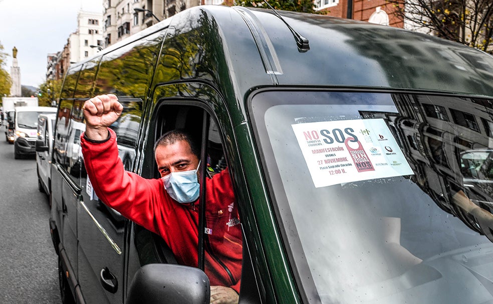 Fotos: Los hosteleros de manifiestan en Bilbao