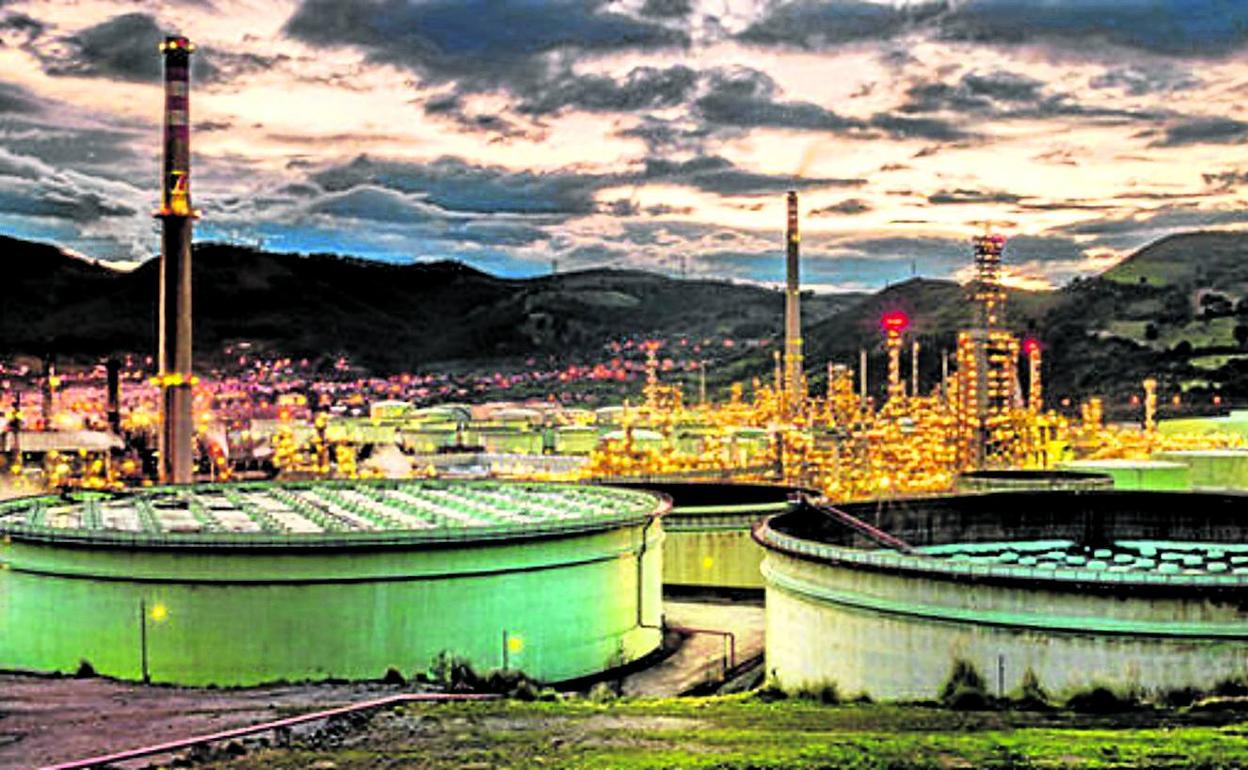 Panorámica de la refinería de Petronor, en que se ve la unidad de URF, que fue la anterior gran inversión. 