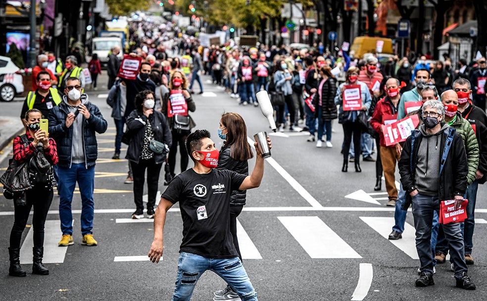 Los hosteleros vuelven a la calle en Bilbao, Bizkaia: «Así no podemos vivir»