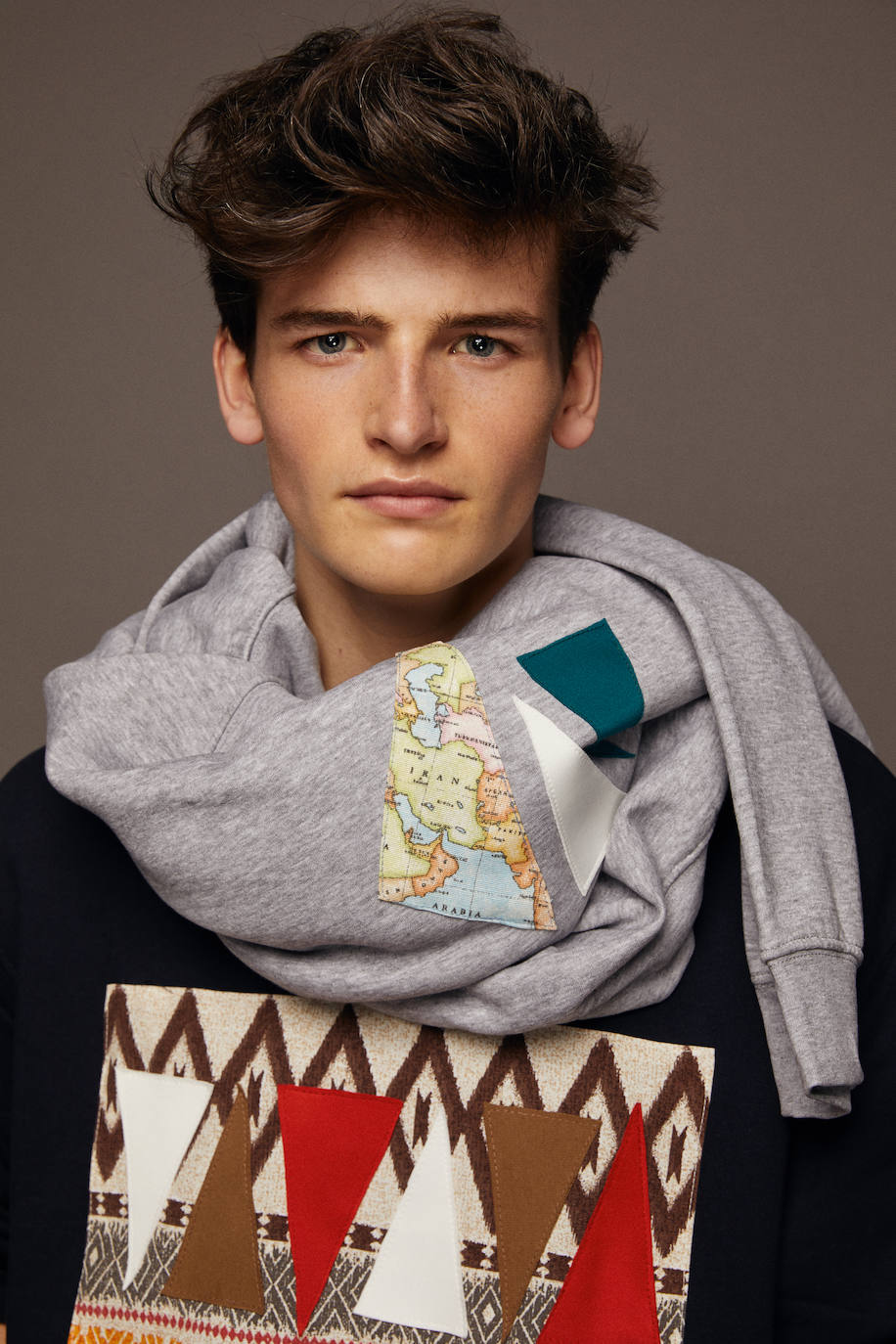 Fotos: Las sudaderas más originales del momento son vascas, cuestan menos de 60 euros y las firma Eder Aurre