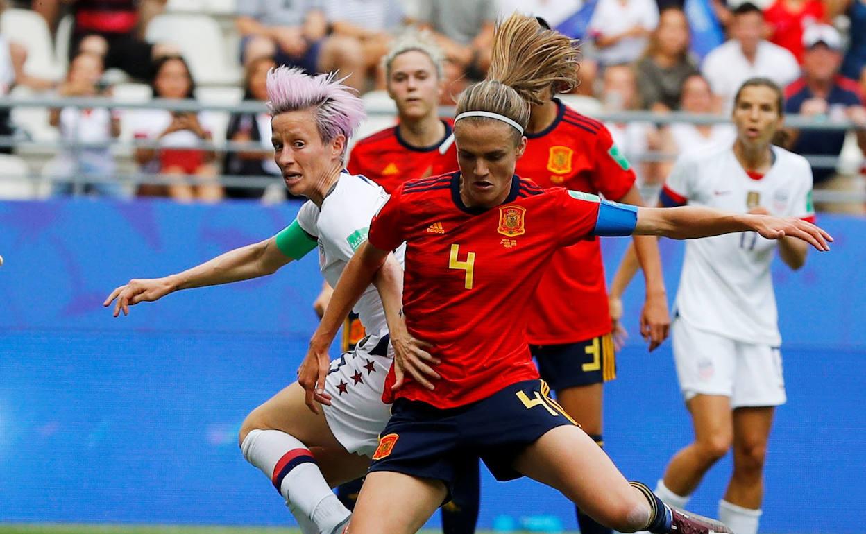 Irene Paredes disputando el balón ante Megan Rapinoe en el pasado Mundial de Francia. 