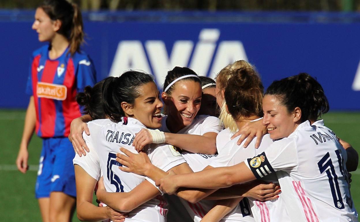 Jugadoras del Real Madrid celebrando un gol ante el Eibar el pasado mes. 